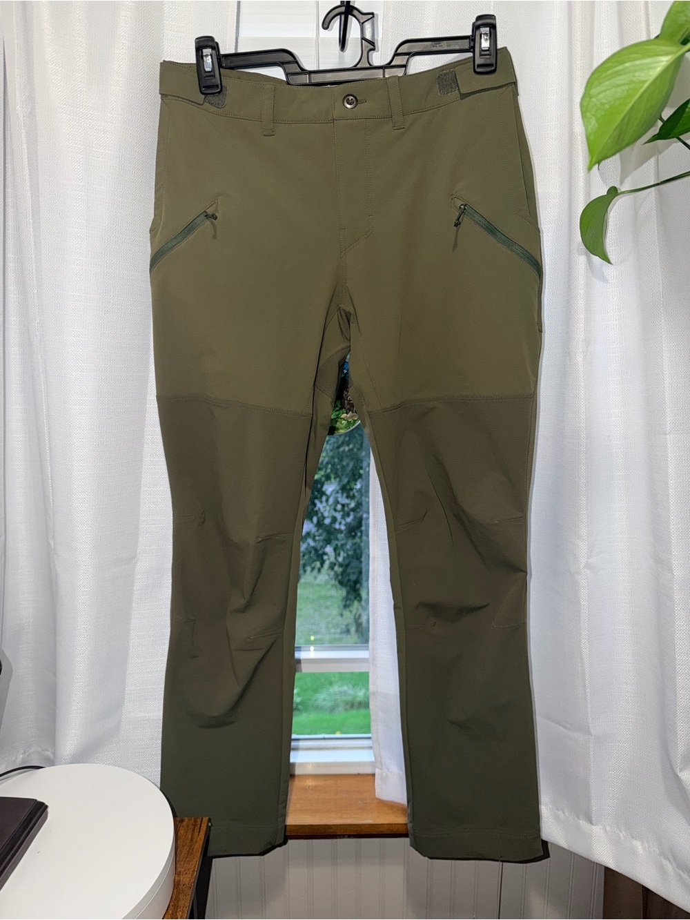 Woman’s  Basin Green Patagonia Stretch Outdoor Pants-Size 12
